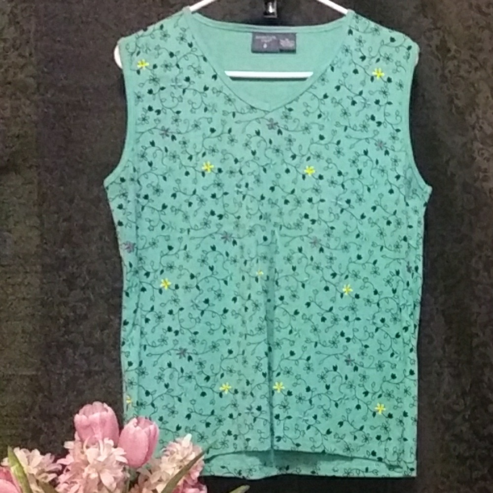Cute little sleeveless top, worn once, EUC